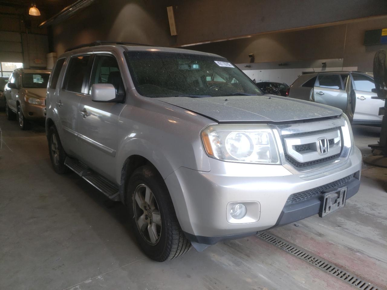 HONDA PILOT EXLN 2011 with VIN 5FNYF4H73BB086029 - Photo from auction