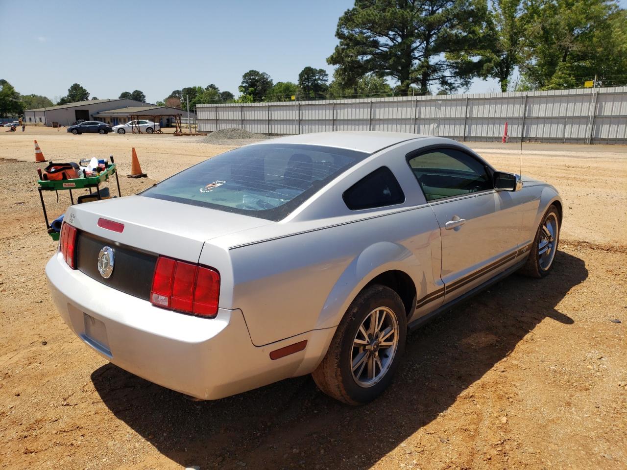 Photo 4 from auction – 2005 FORD MUSTANG with VIN 1ZVFT80N855124763