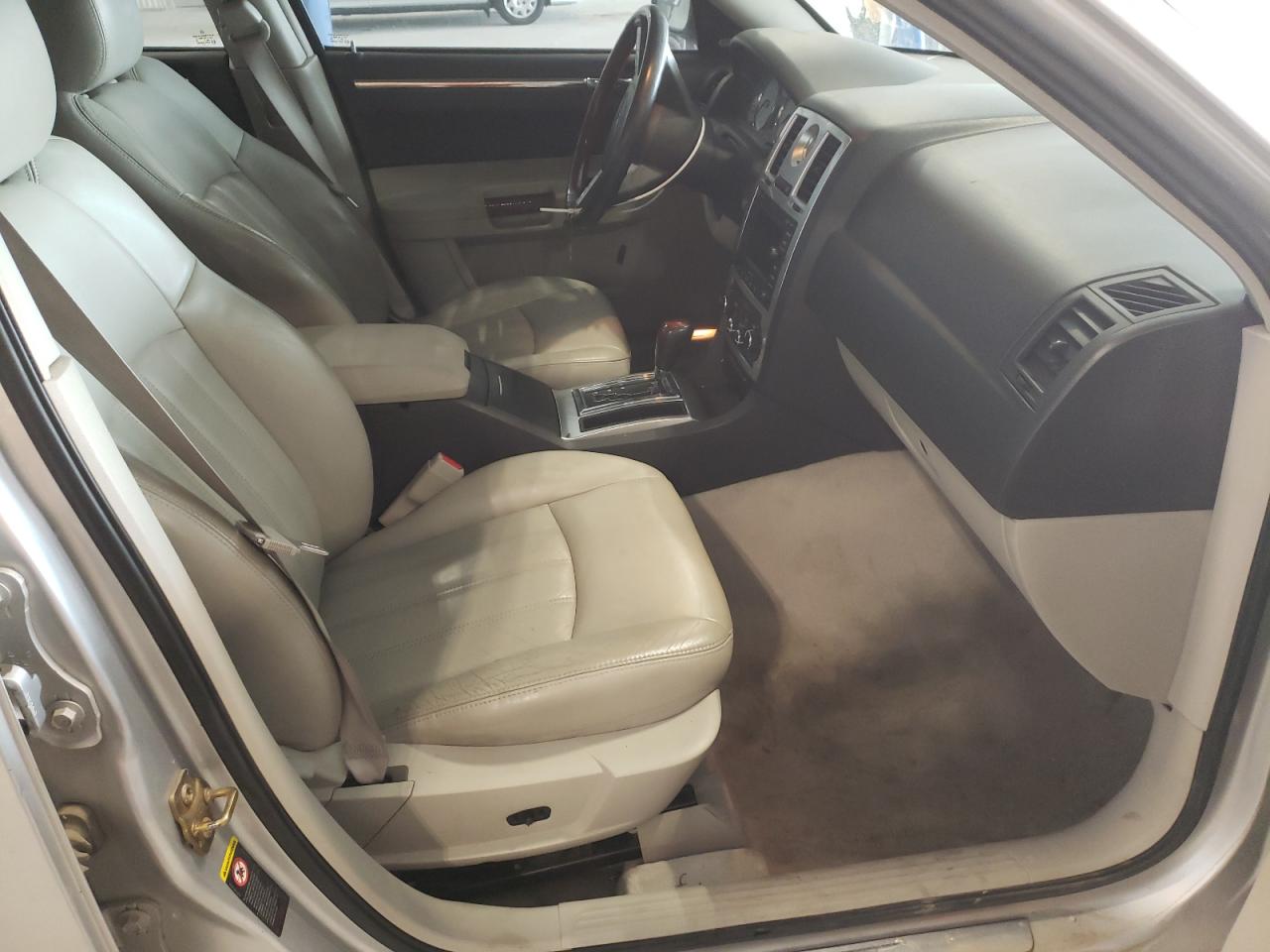 Photo 5 from auction – 2005 CHRYSLER 300C with VIN 2C3AK63H95H622848