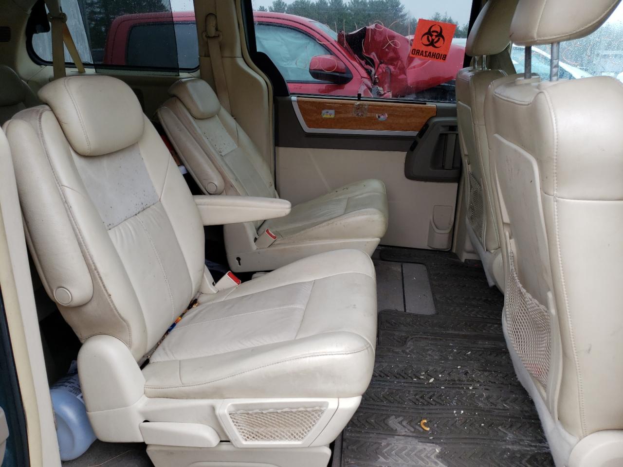 Photo 6 from auction – 2010 CHRYSLER TOWN & COU with VIN 2A4RR6DX7AR152351