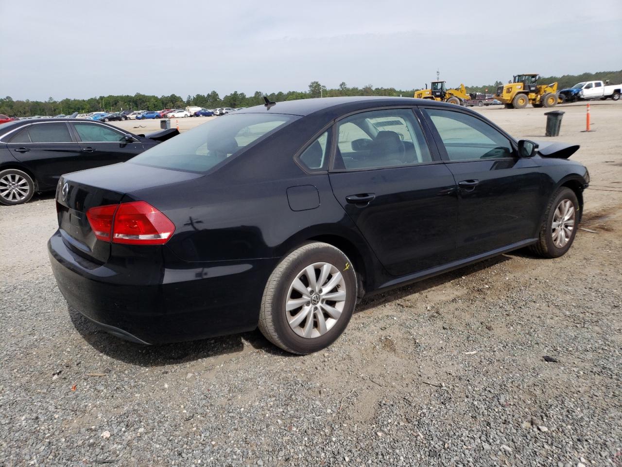Photo 4 from auction – 2013 VOLKSWAGEN PASSAT S with VIN 1VWAP7A3XDC013566