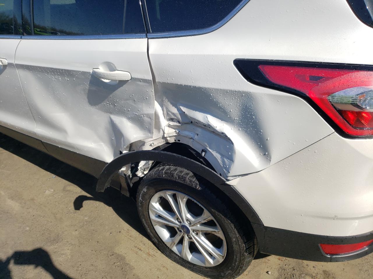 Photo 9 from auction – 2018 FORD ESCAPE SEL with VIN 1FMCU0HD0JUB60717