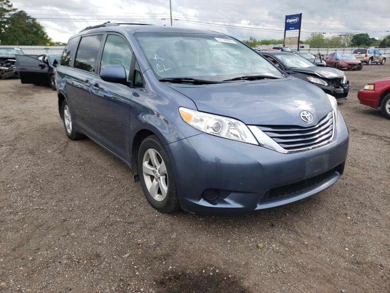 TOYOTA SIENNA LE 2015 with VIN 5TDKK3DC4FS593229 - Photo from auction