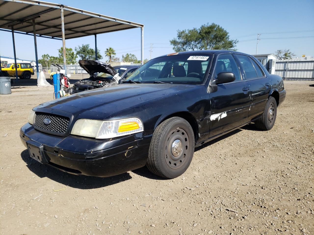 Photo 2 from auction – 2005 FORD CROWN VICT with VIN 2FAFP71W95X147787