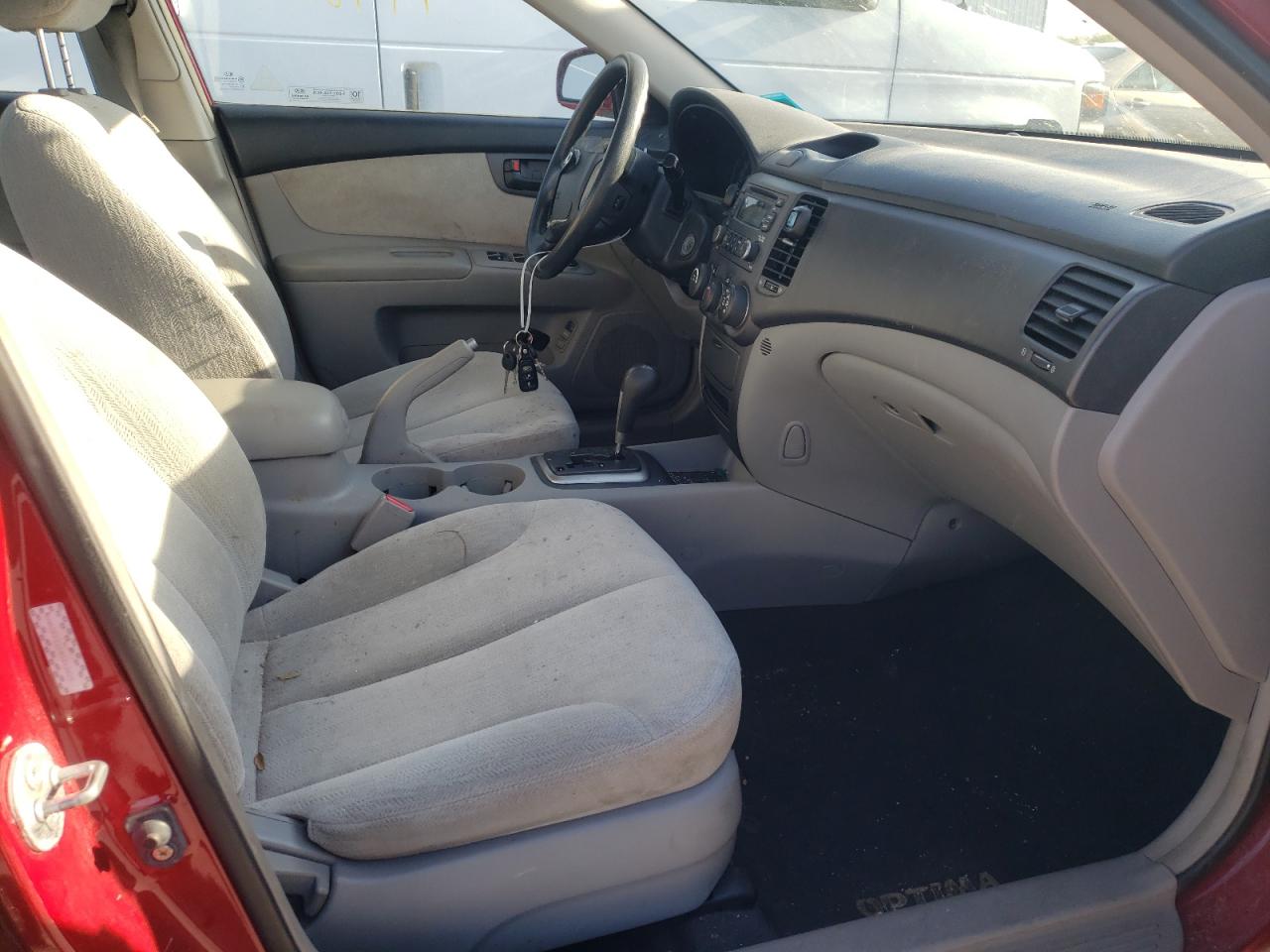 Photo 5 from auction – 2008 KIA OPTIMA LX with VIN KNAGE123X85212025
