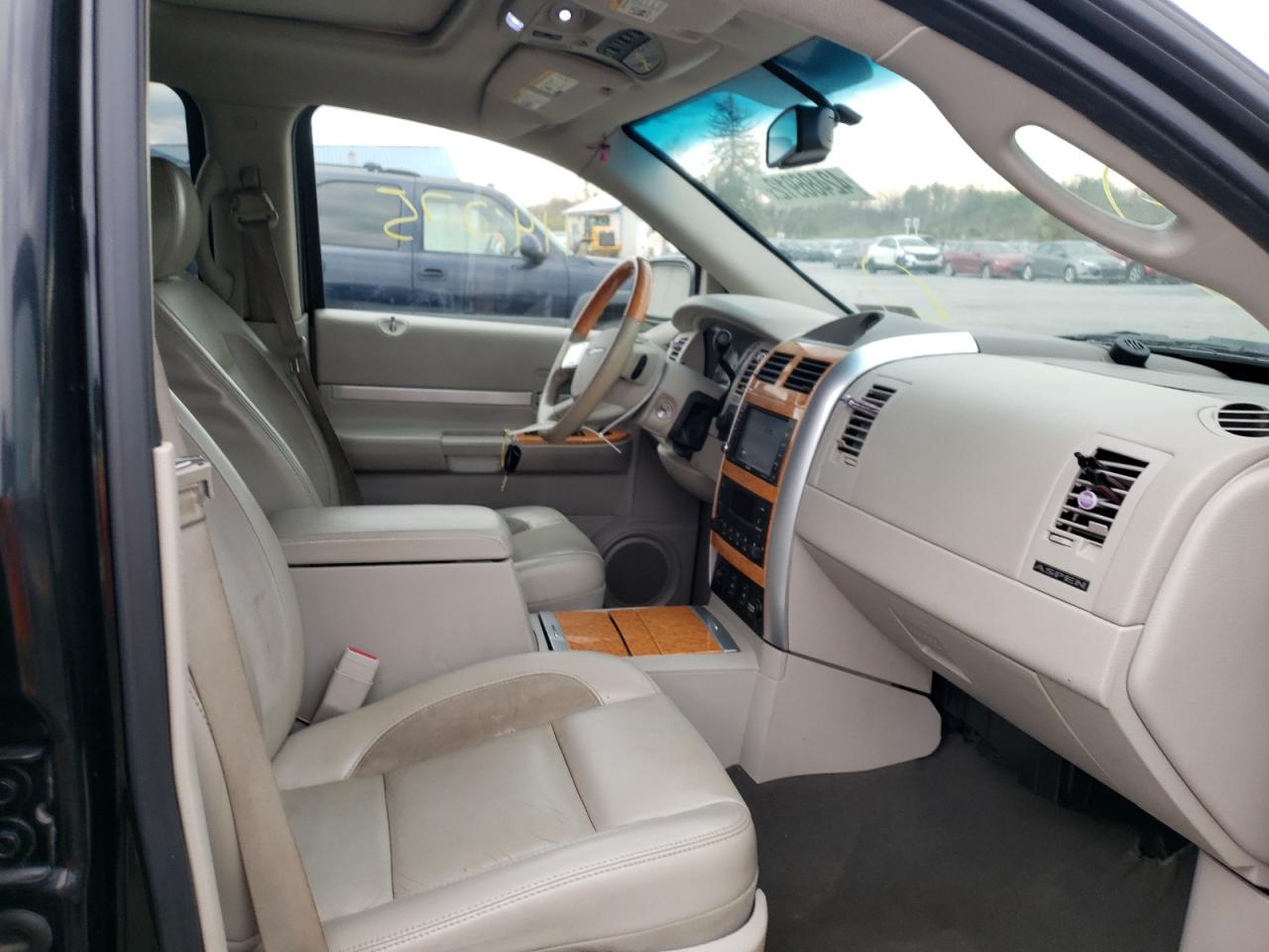 Photo 5 from auction – 2008 CHRYSLER ASPEN LIMI with VIN 1A8HW58288F134020