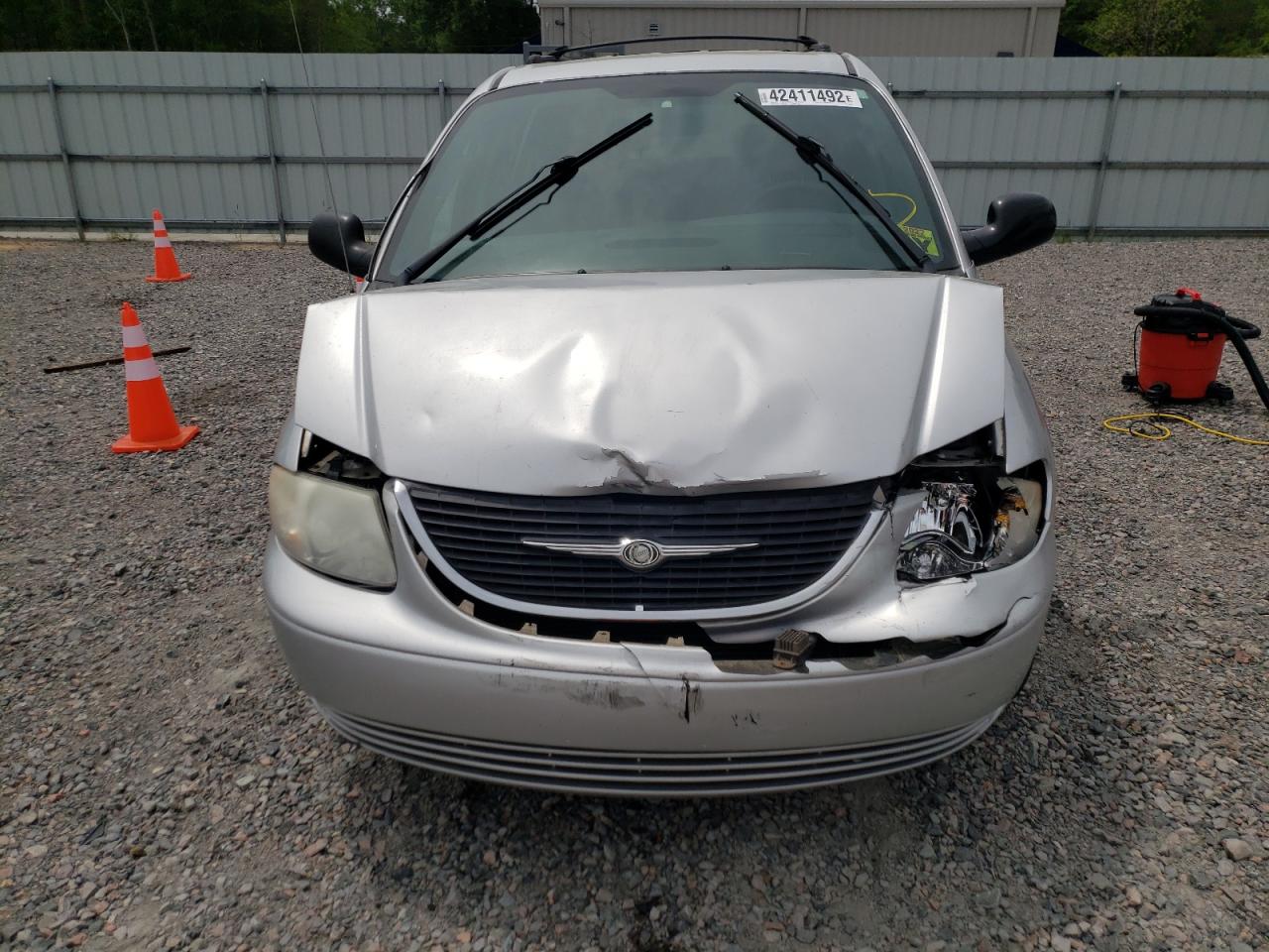 Photo 9 from auction – 2004 CHRYSLER TOWN & COU with VIN 2C8GP74L24R554903