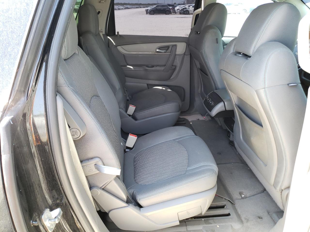 Photo 6 from auction – 2017 CHEVROLET TRAVERSE L with VIN 1GNKRGKD9HJ196234