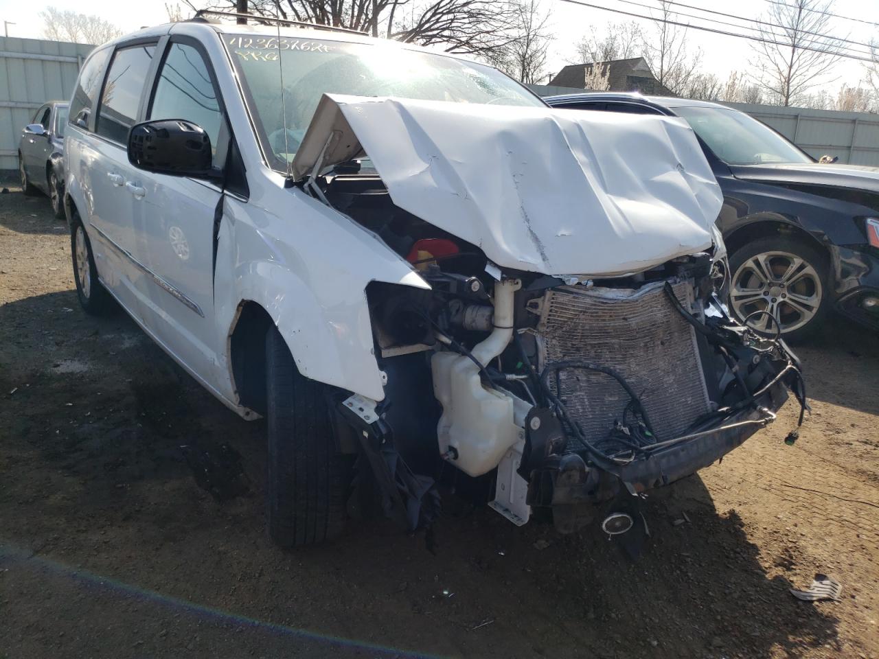 CHRYSLER TOWN & COU 2016 with VIN 2C4RC1BG6GR269182 - Photo from auction