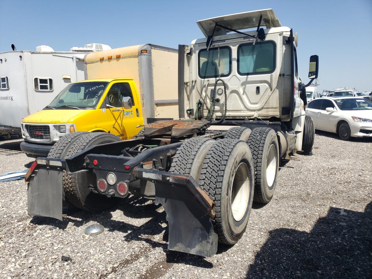 Photo 4 from auction – 2018 FREIGHTLINER CASCADIA 1 with VIN 3AKJGEDV2JSJN5438
