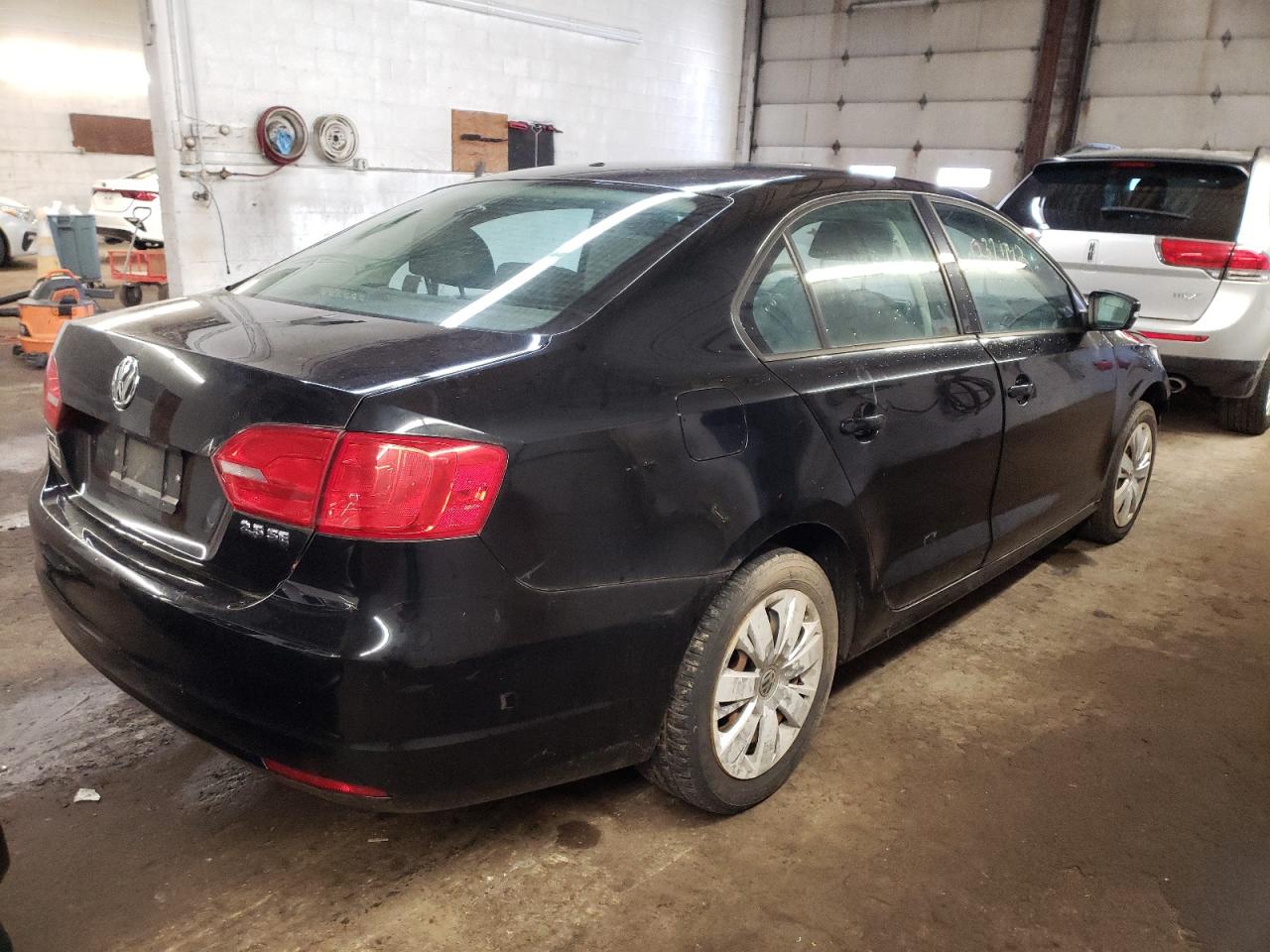Photo 4 from auction – 2011 VOLKSWAGEN JETTA with VIN 3VWDZ7AJ9BM348397