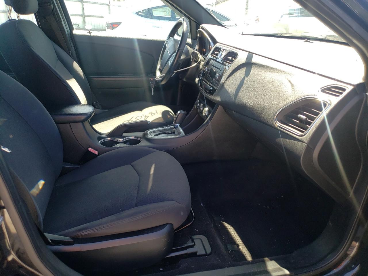 Photo 5 from auction – 2012 CHRYSLER 200 TOURIN with VIN 1C3CCBBB5CN207526