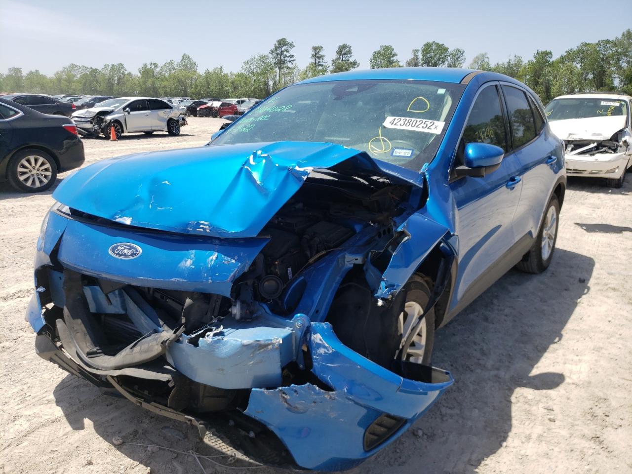 Photo 2 from auction – 2020 FORD ESCAPE SE with VIN 1FMCU0G68LUB02330
