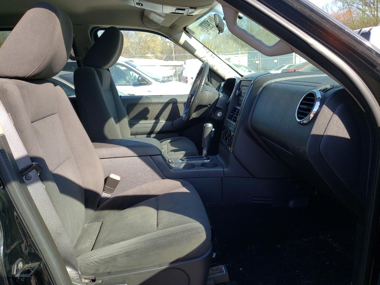 Photo 5 from auction – 2009 FORD EXPLORER X with VIN 1FMEU63E59UA26227