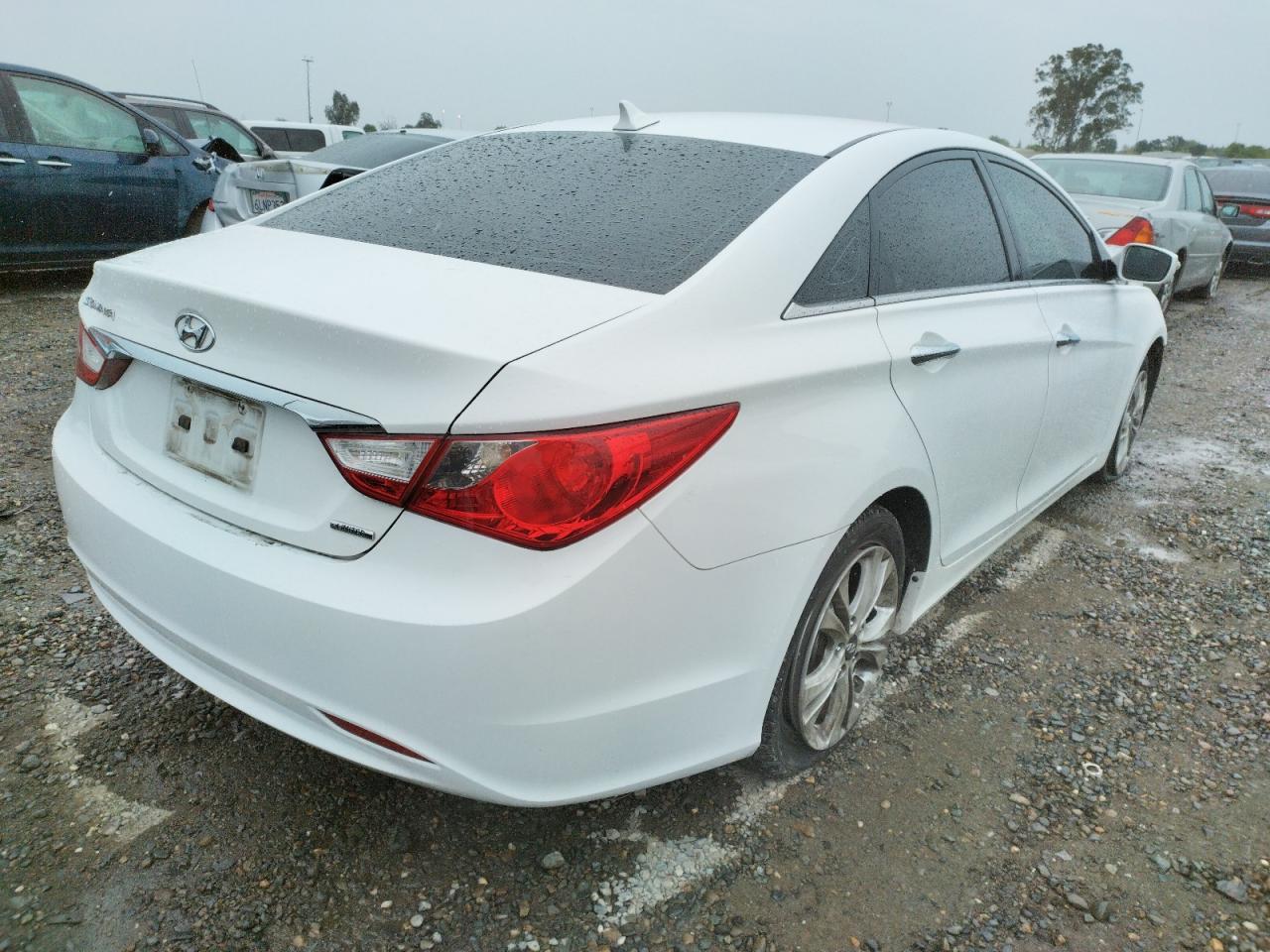 Photo 4 from auction – 2011 HYUNDAI SONATA SE with VIN 5NPEC4AC2BH242274