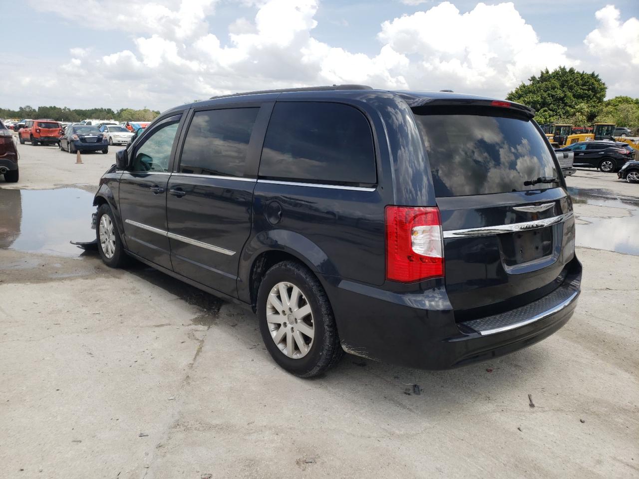 Photo 3 from auction – 2014 CHRYSLER TOWN & COU with VIN 2C4RC1BG1ER139100