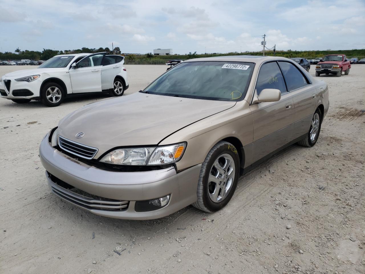 Фото 2 с аукциона – 2000 LEXUS ES 300 с VIN JT8BF28G1Y0246621