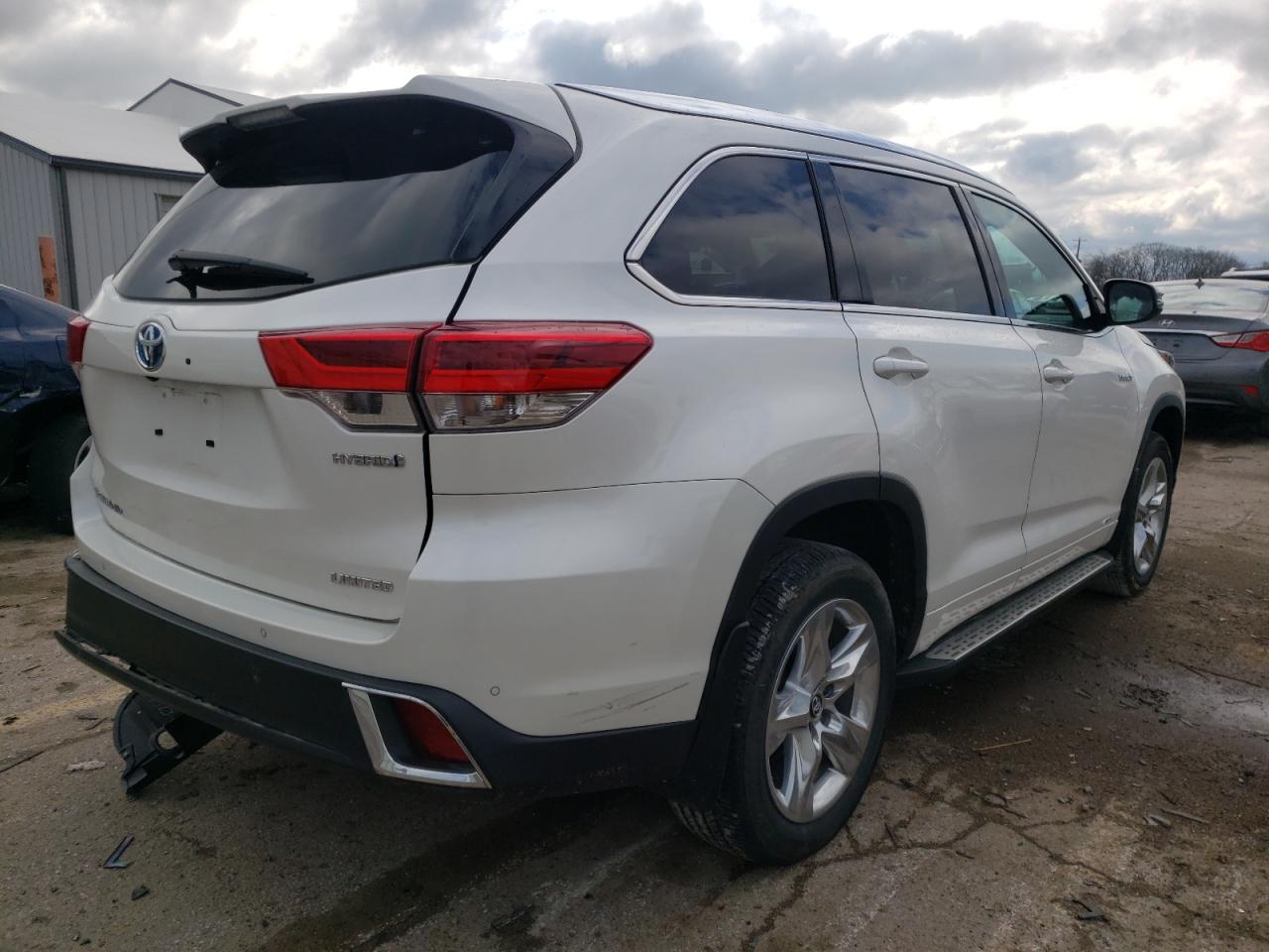 Photo 4 from auction – 2019 TOYOTA HIGHLANDER with VIN 5TDDGRFH4KS075993