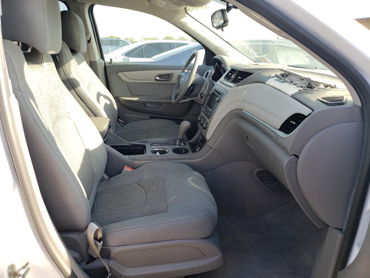 Photo 5 from auction – 2017 CHEVROLET TRAVERSE L with VIN 1GNKVFKD7HJ286147