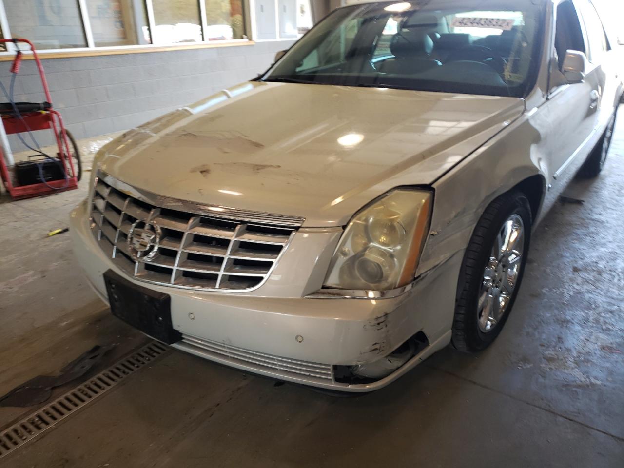 Photo 9 from auction – 2007 CADILLAC DTS with VIN 1G6KD57987U234634