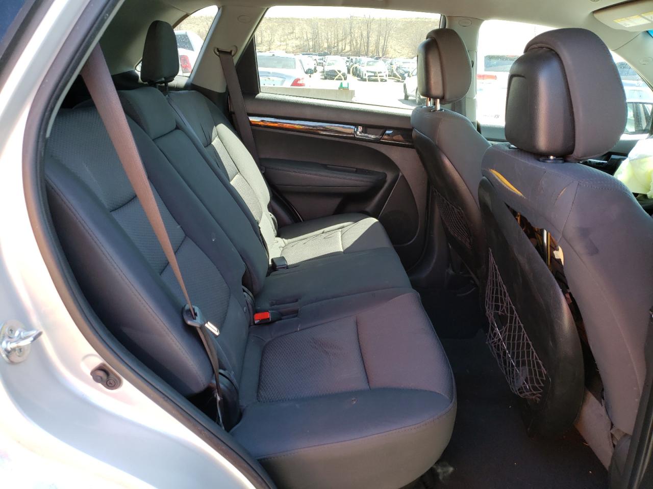 Photo 6 from auction – 2013 KIA SORENTO LX with VIN 5XYKTDA24DG314676