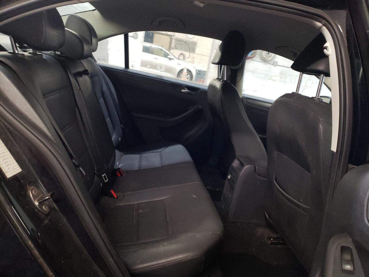 Photo 6 from auction – 2011 VOLKSWAGEN JETTA with VIN 3VWDZ7AJ9BM348397