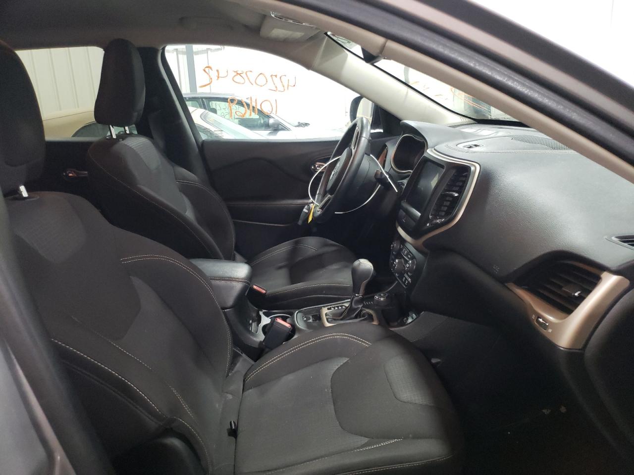Photo 5 from auction – 2016 JEEP CHEROKEE L with VIN 1C4PJMCS0GW167451