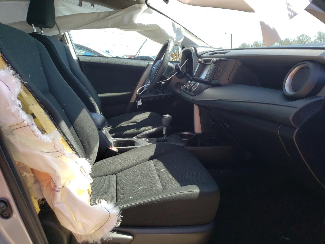 Photo 5 from auction – 2017 TOYOTA RAV4 LE with VIN 2T3BFREV1HW585694