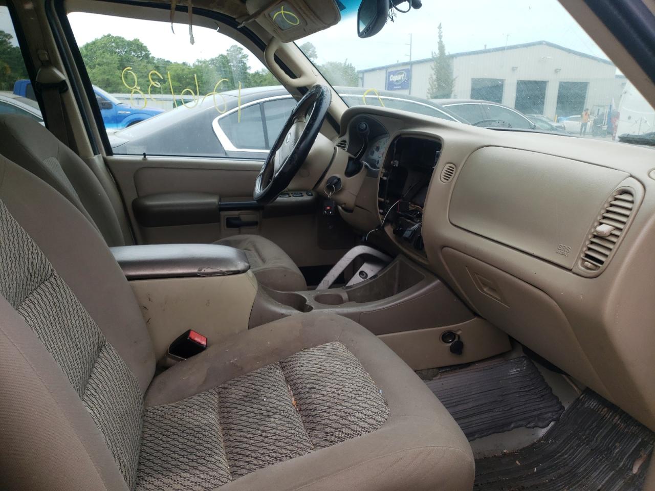 Photo 5 from auction – 2005 FORD EXPLORER S with VIN 1FMZU67K05UA39320