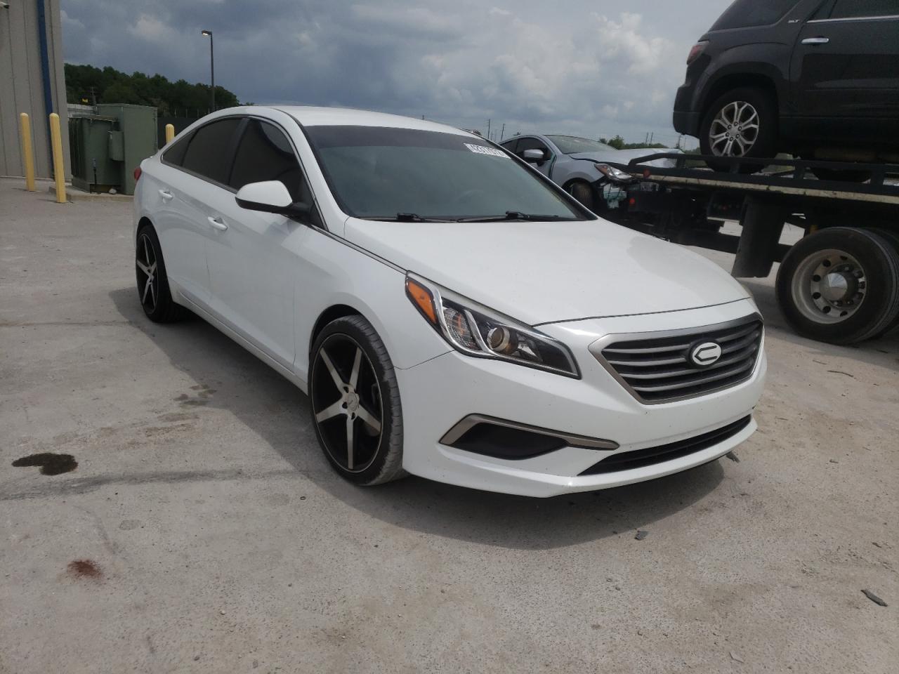 HYUNDAI SONATA SE 2016 with VIN 5NPE24AF5GH408355 - Photo from auction