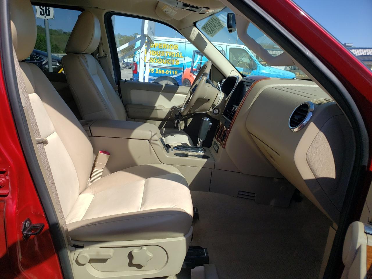 Photo 5 from auction – 2010 FORD EXPLORER E with VIN 1FMEU6EE2AUA03070