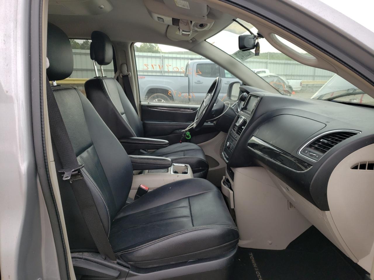Photo 5 from auction – 2014 CHRYSLER TOWN & COU with VIN 2C4RC1BG8ER435862