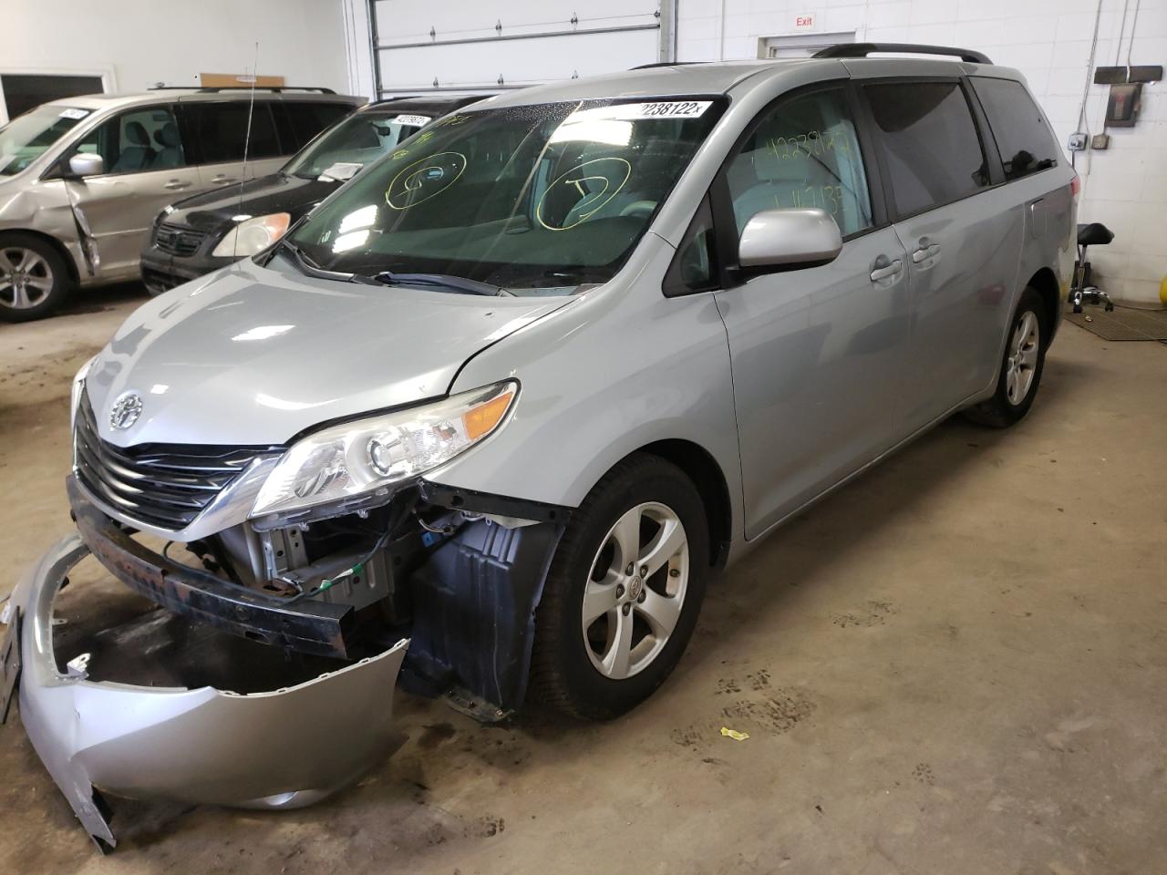 Photo 2 from auction – 2014 TOYOTA SIENNA LE with VIN 5TDKK3DC6ES486617