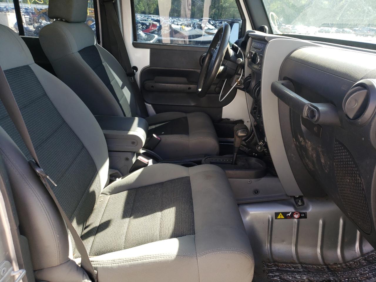 Photo 5 from auction – 2009 JEEP WRANGLER U with VIN 1J4GB39159L773882