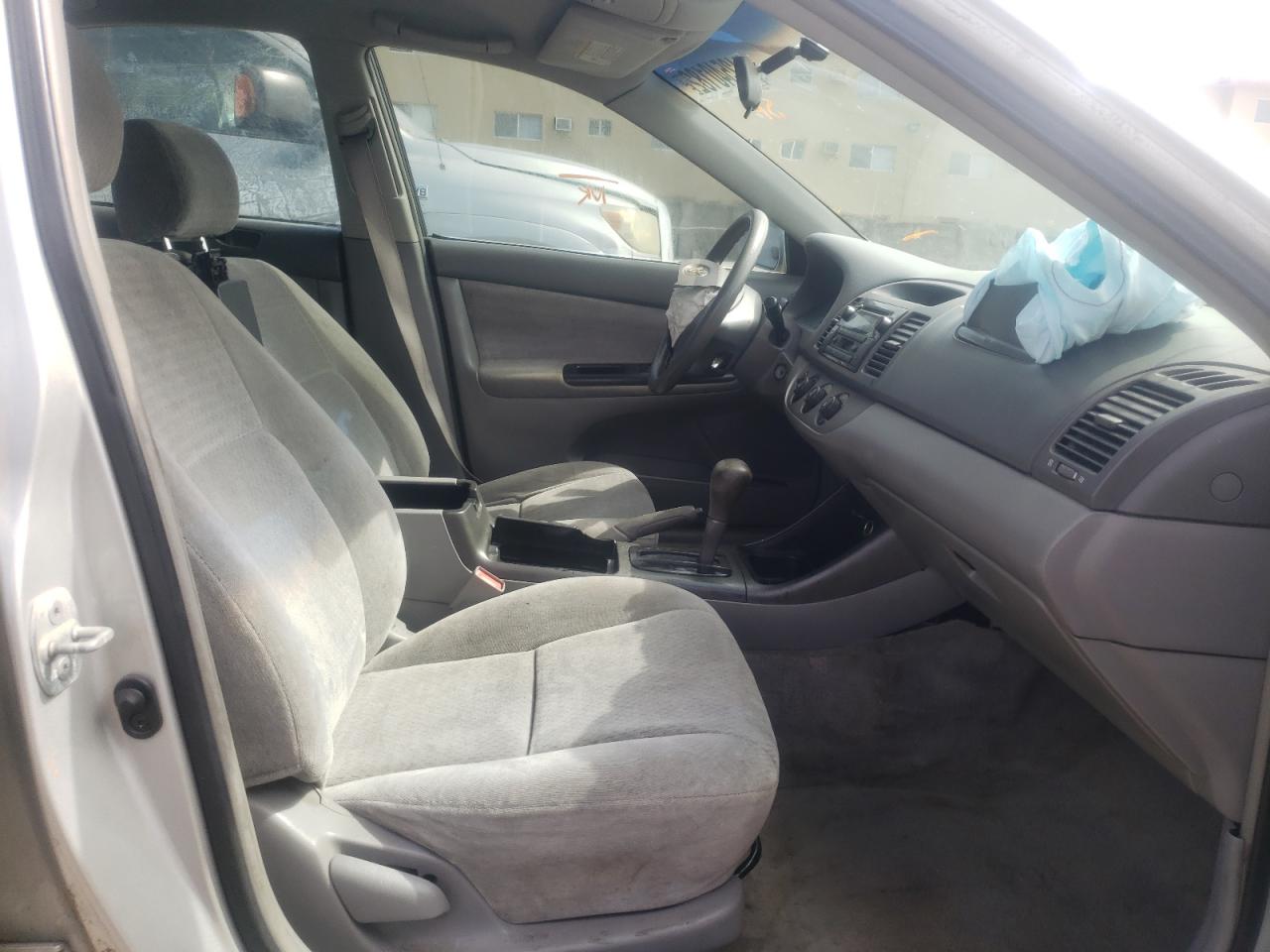 Photo 5 from auction – 2002 TOYOTA CAMRY LE with VIN 4T1BE32K22U542055