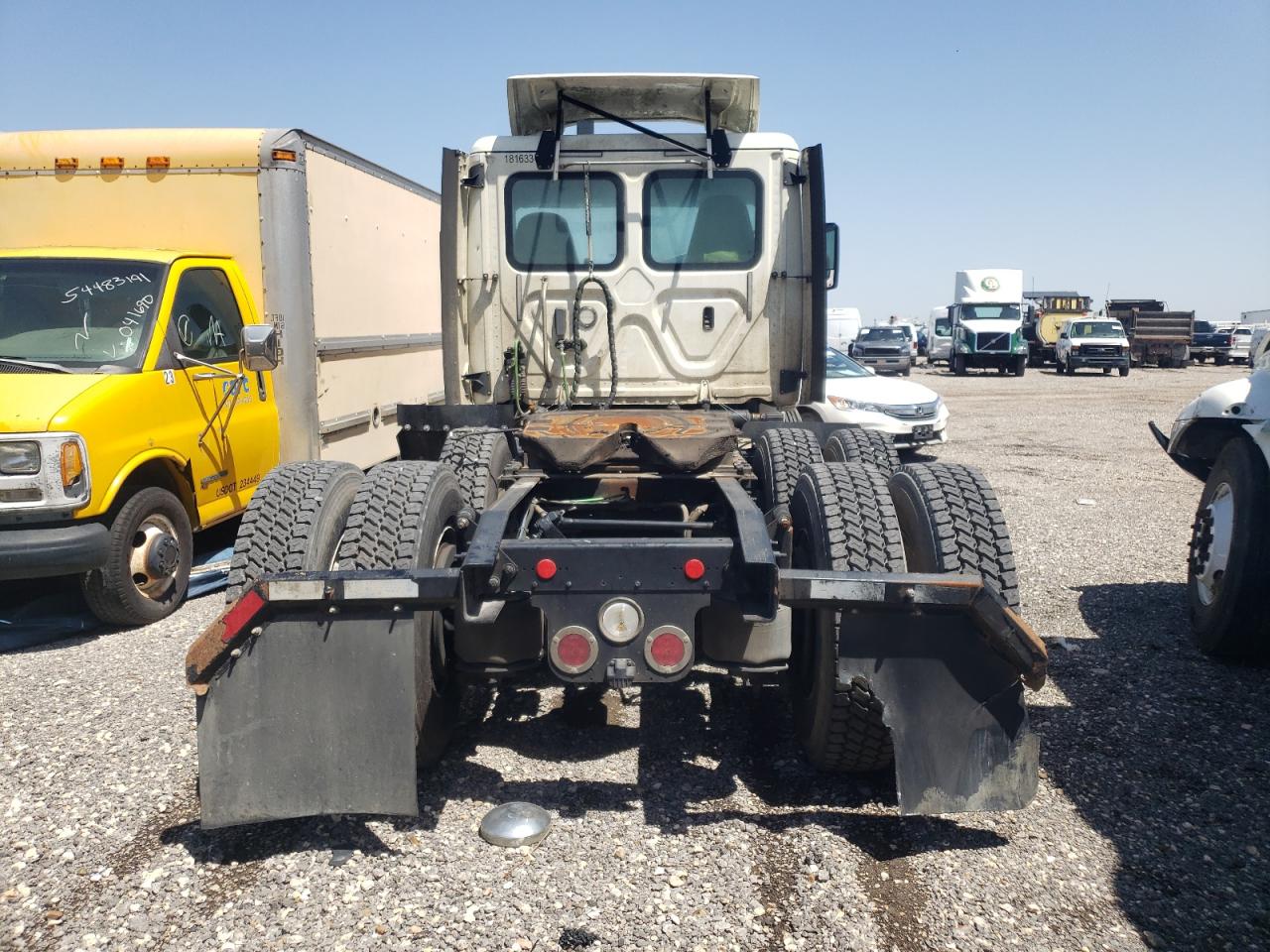 Photo 6 from auction – 2018 FREIGHTLINER CASCADIA 1 with VIN 3AKJGEDV2JSJN5438