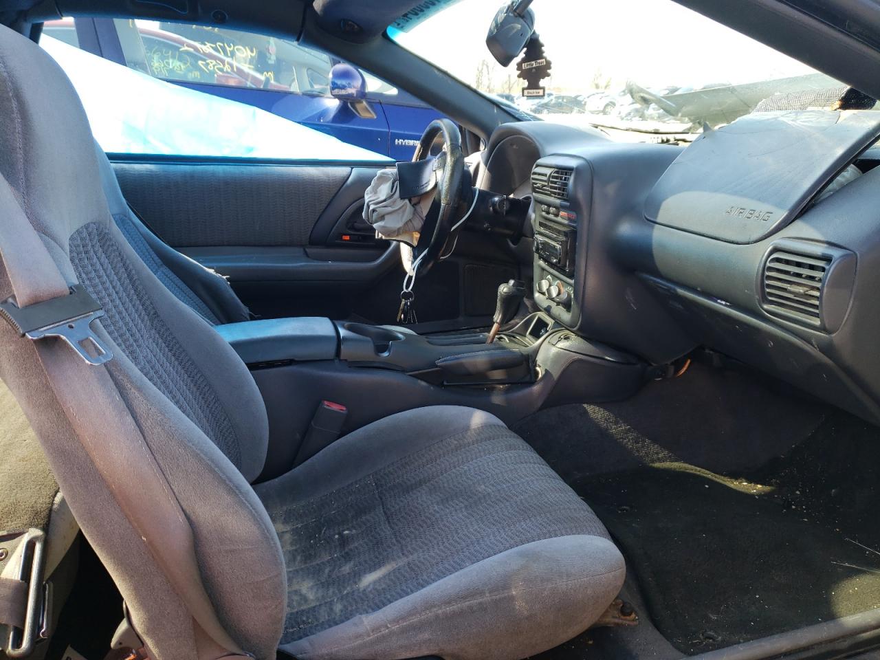 Photo 5 from auction – 1998 CHEVROLET CAMARO with VIN 2G1FP22K9W2125398
