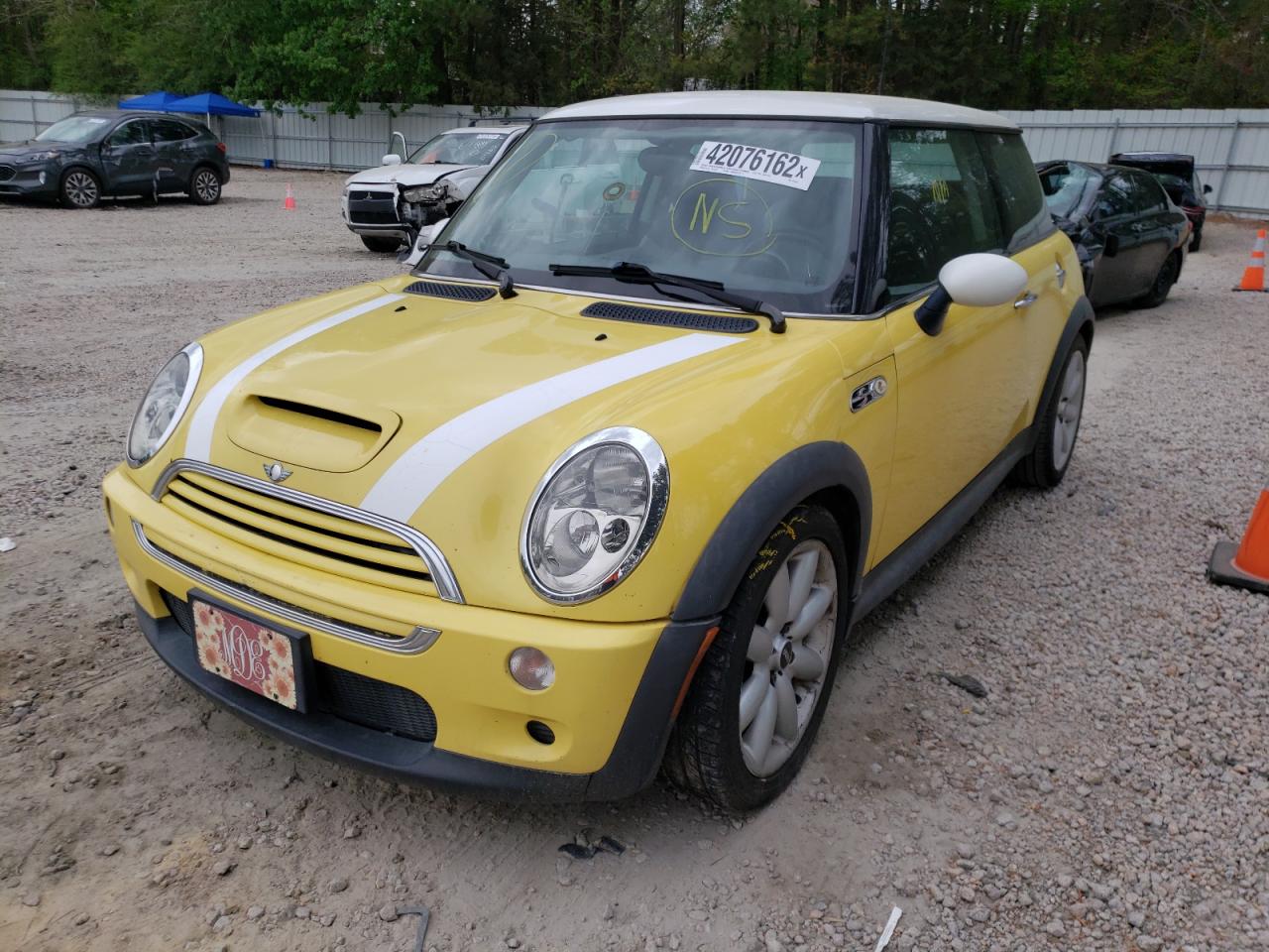 Photo 2 from auction – 2004 MINI COOPER S with VIN WMWRE33464TD78420