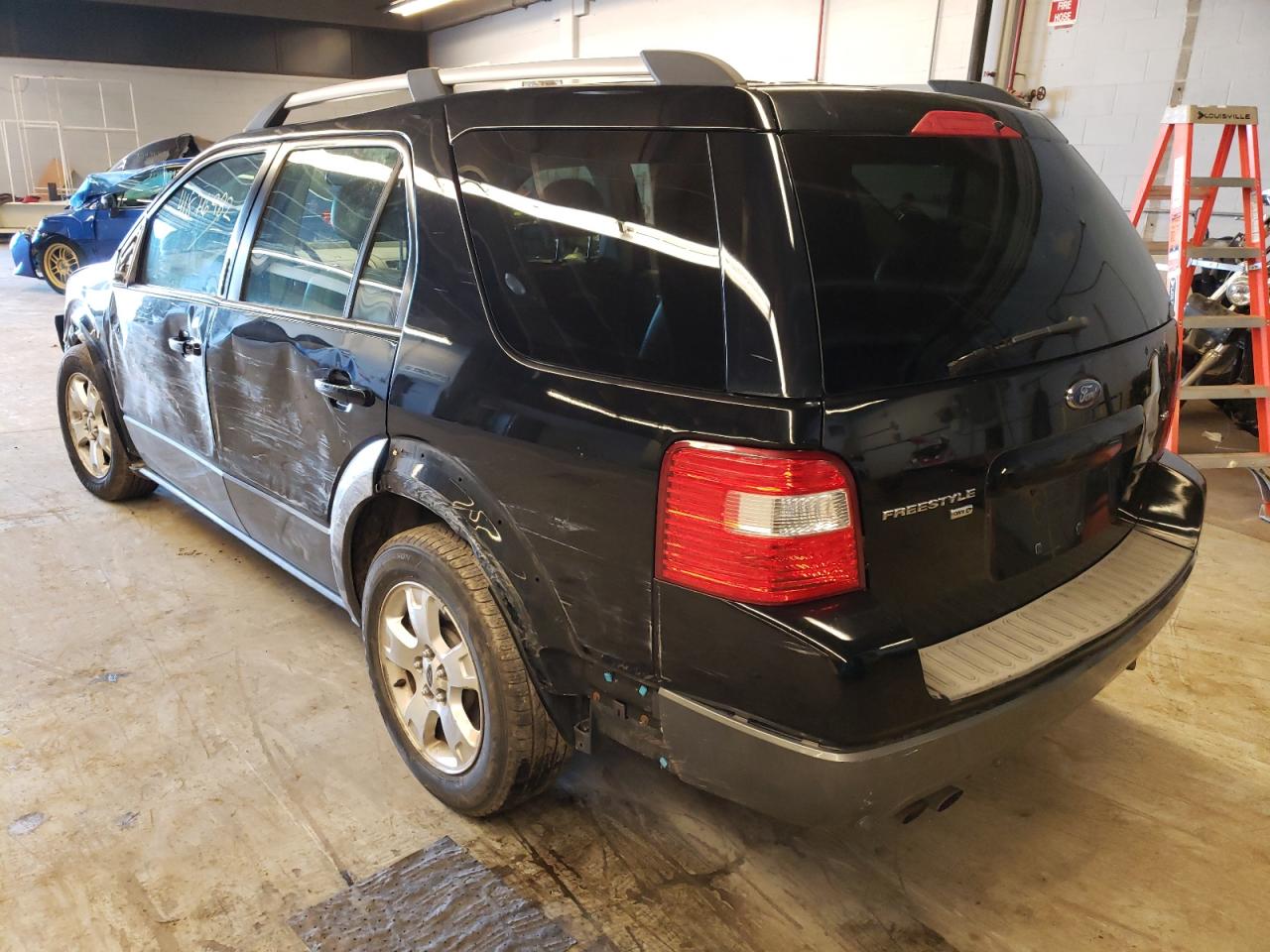 Photo 3 from auction – 2005 FORD FREESTYLE with VIN 1FMZK05105GA45713