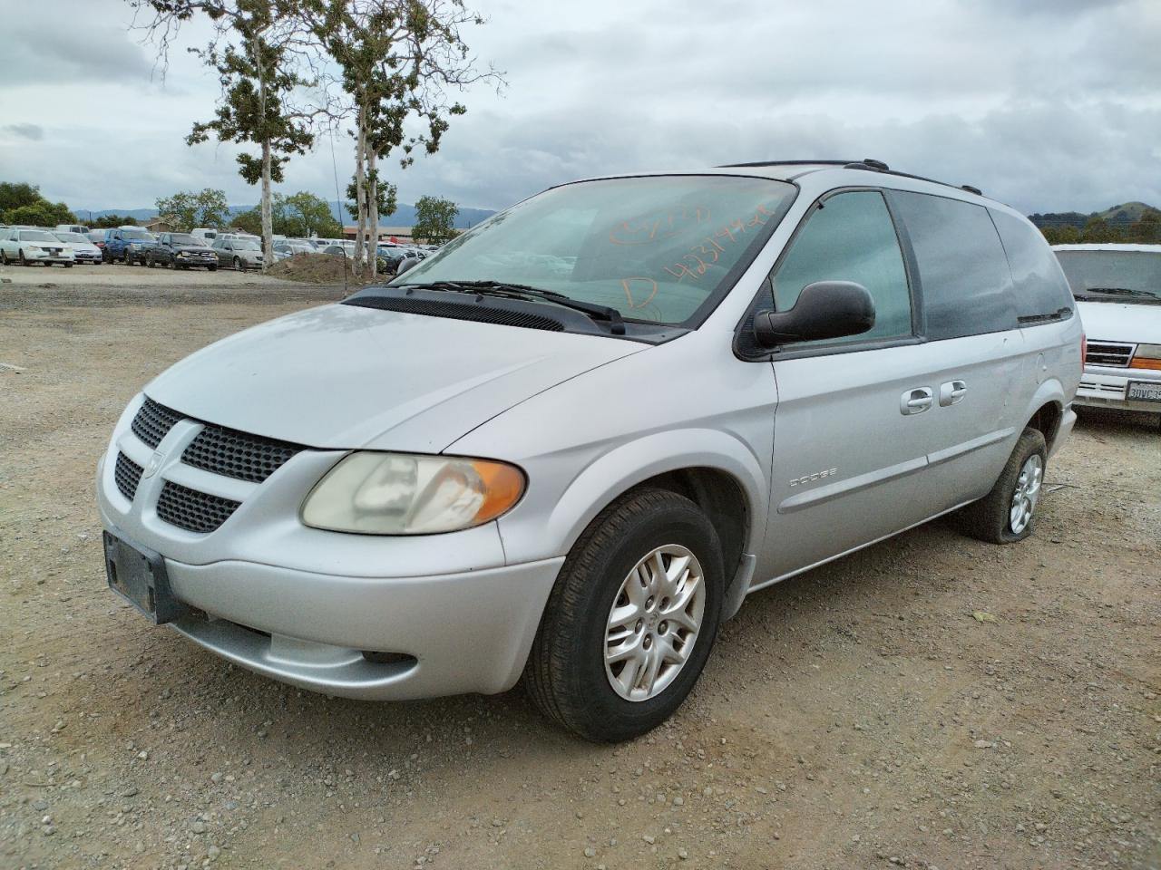 Photo 2 from auction – 2001 DODGE GRAND CARA with VIN 2B4GP44GX1R202132