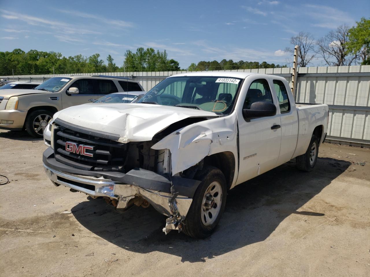 Photo 2 from auction – 2011 GMC SIERRA C15 with VIN 1GTR1TEX0BZ438401
