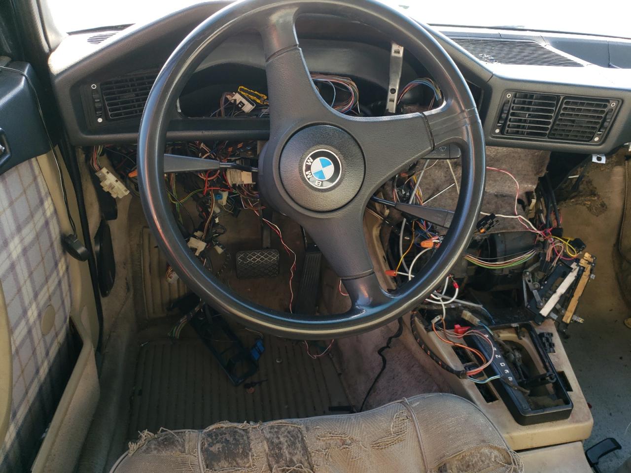 Photo 9 from auction – 1984 BMW 528 E AUTO with VIN WBADK8304E9271410
