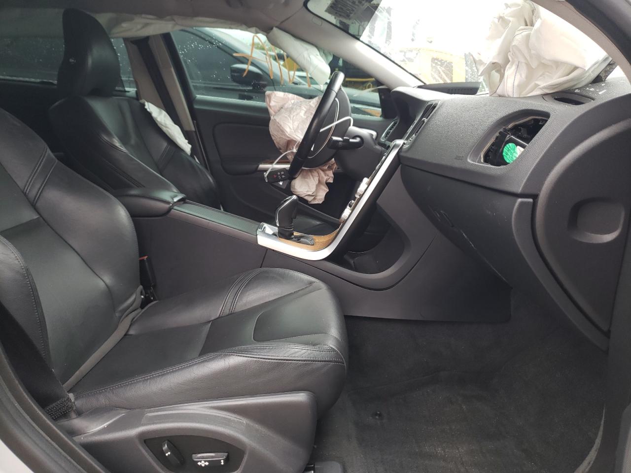 Photo 5 from auction – 2017 VOLVO S60 PLATIN with VIN LYV402HM8HB152420