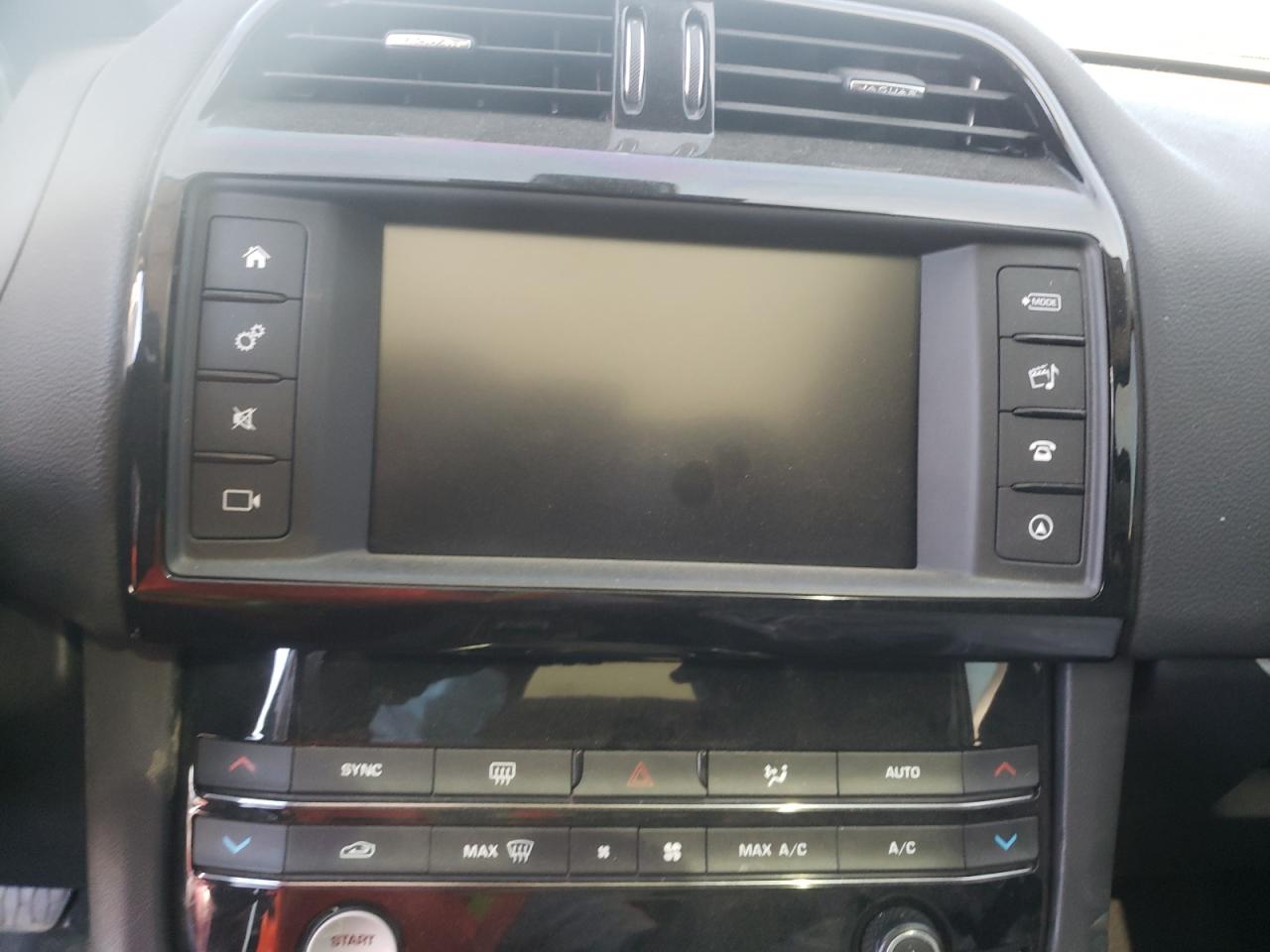 Photo 9 from auction – 2018 JAGUAR F-PACE PRE with VIN SADCJ2GX2JA236528