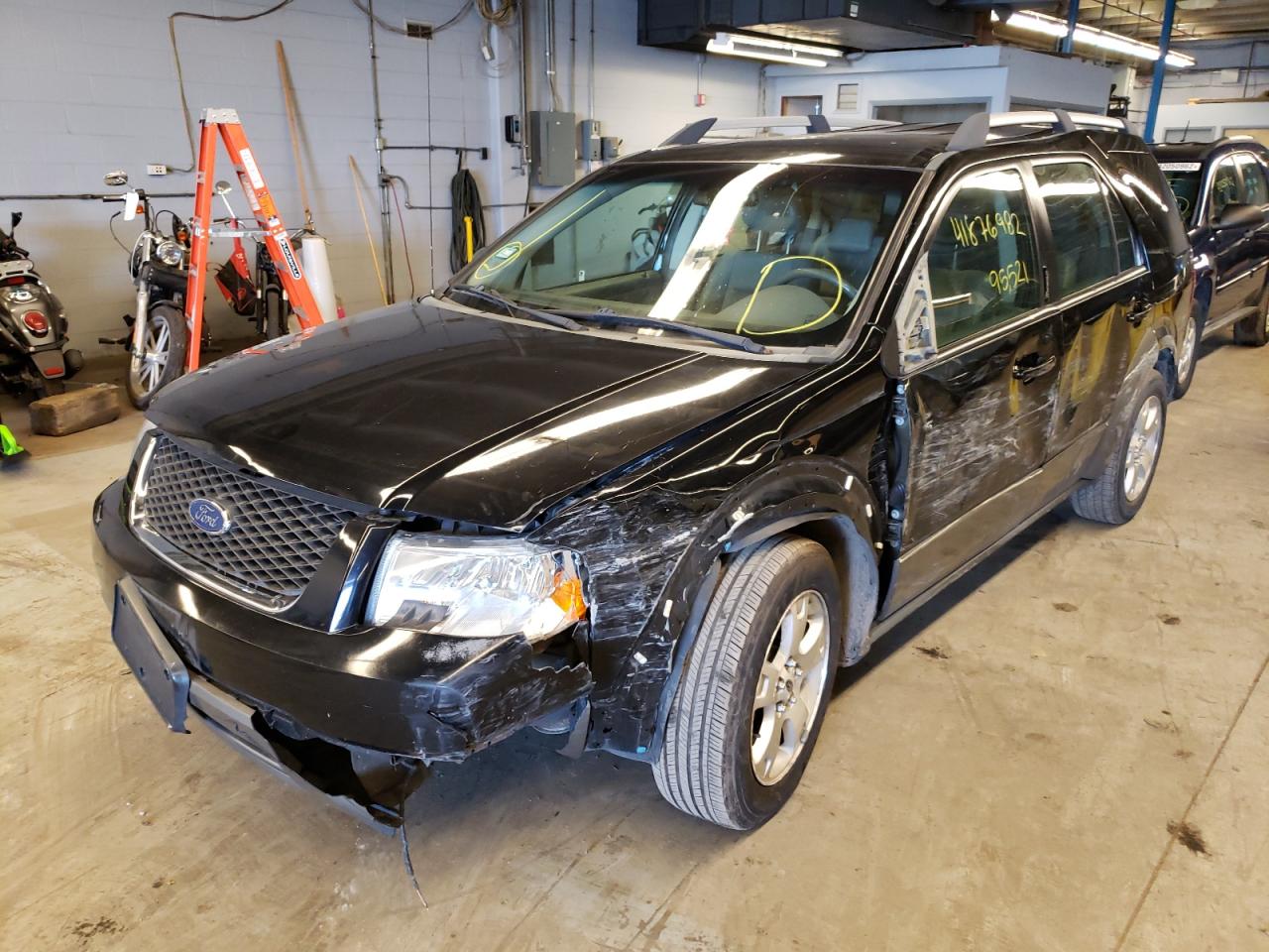 Photo 2 from auction – 2005 FORD FREESTYLE with VIN 1FMZK05105GA45713