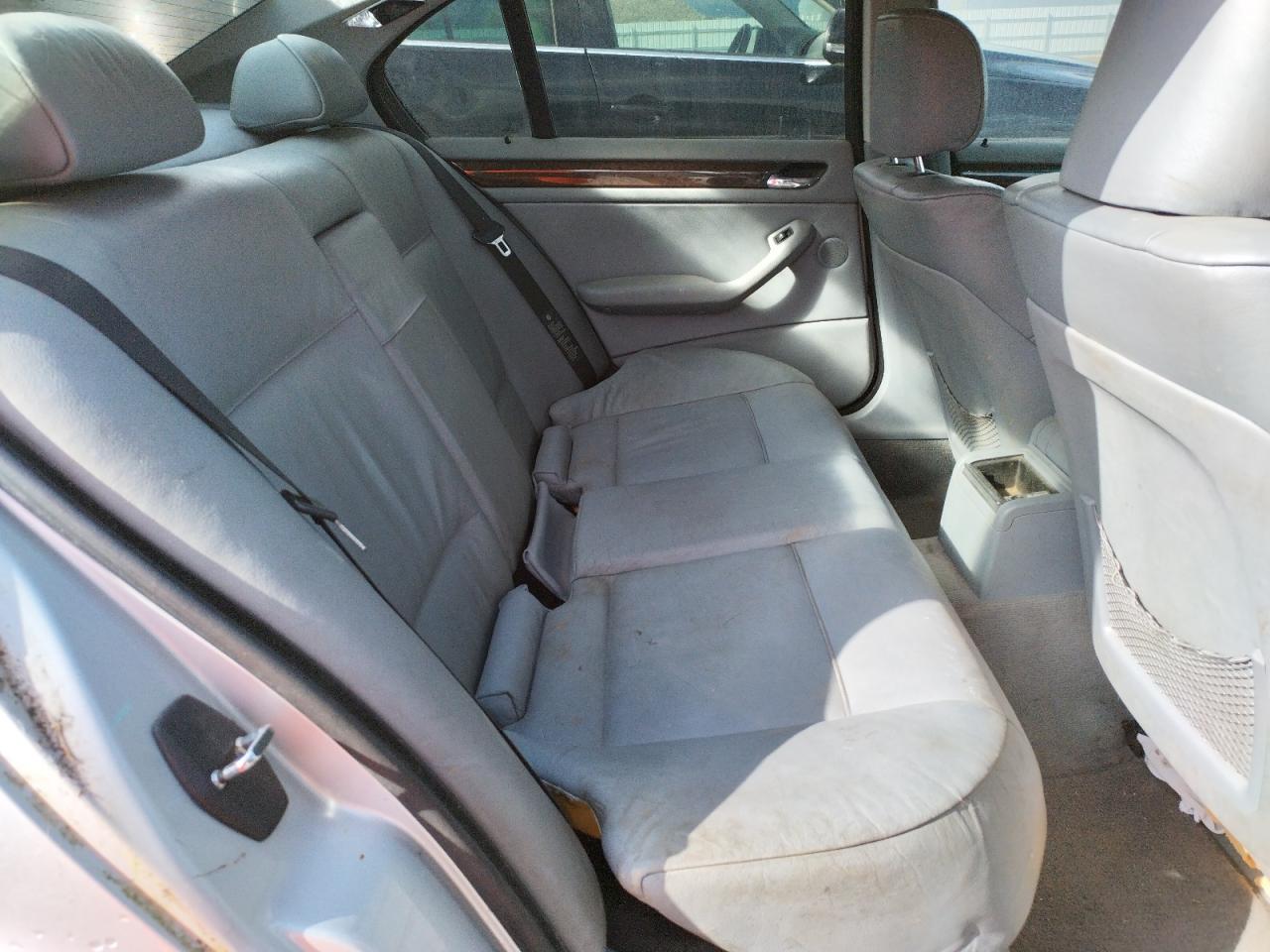 Photo 6 from auction – 2002 BMW 325 I with VIN WBAEV33482KL76411