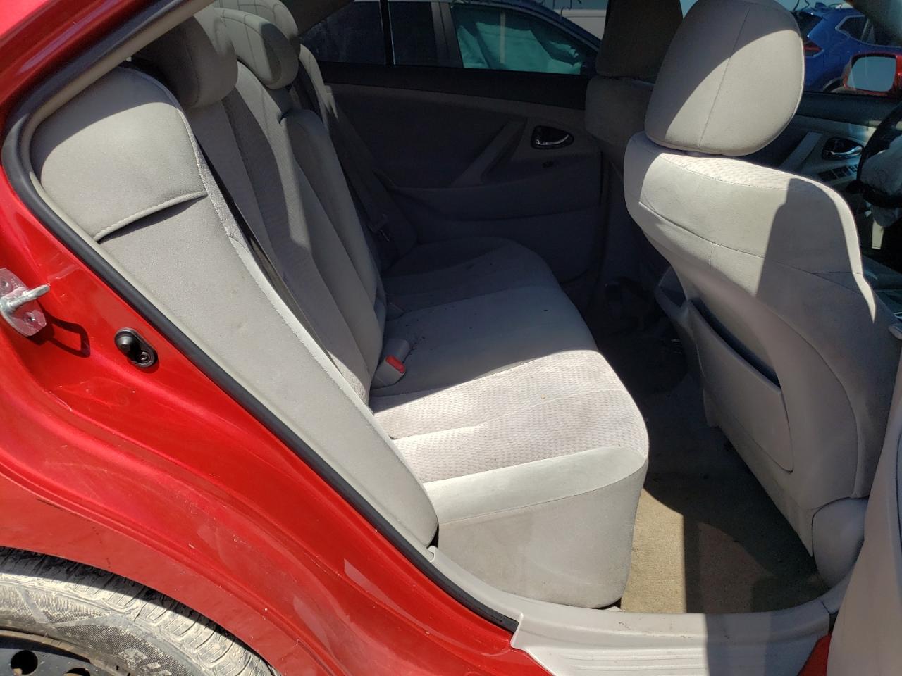 Zdjęcie 6 z aukcji – 2011 TOYOTA CAMRY BASE z VIN 4T1BF3EK6BU728853
