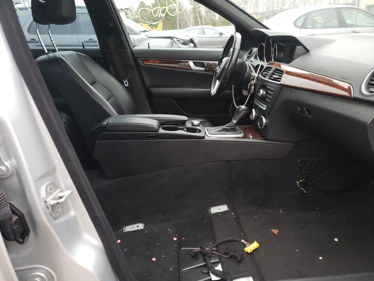 Photo 5 from auction – 2012 MERCEDES-BENZ C 300 4MAT with VIN WDDGF8BB2CA712119