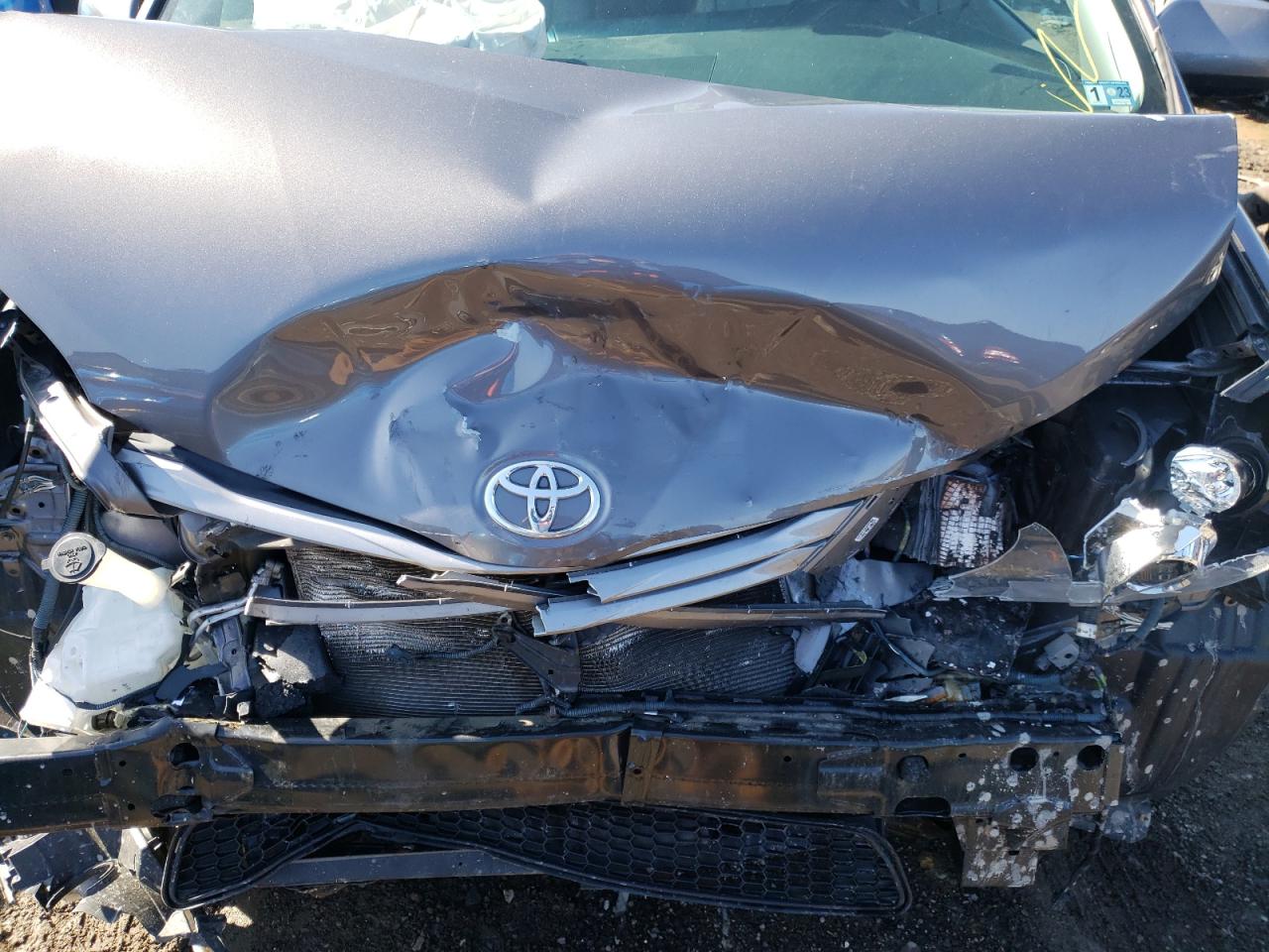 Photo 7 from auction – 2017 TOYOTA SIENNA XLE with VIN 5TDYZ3DC2HS787380