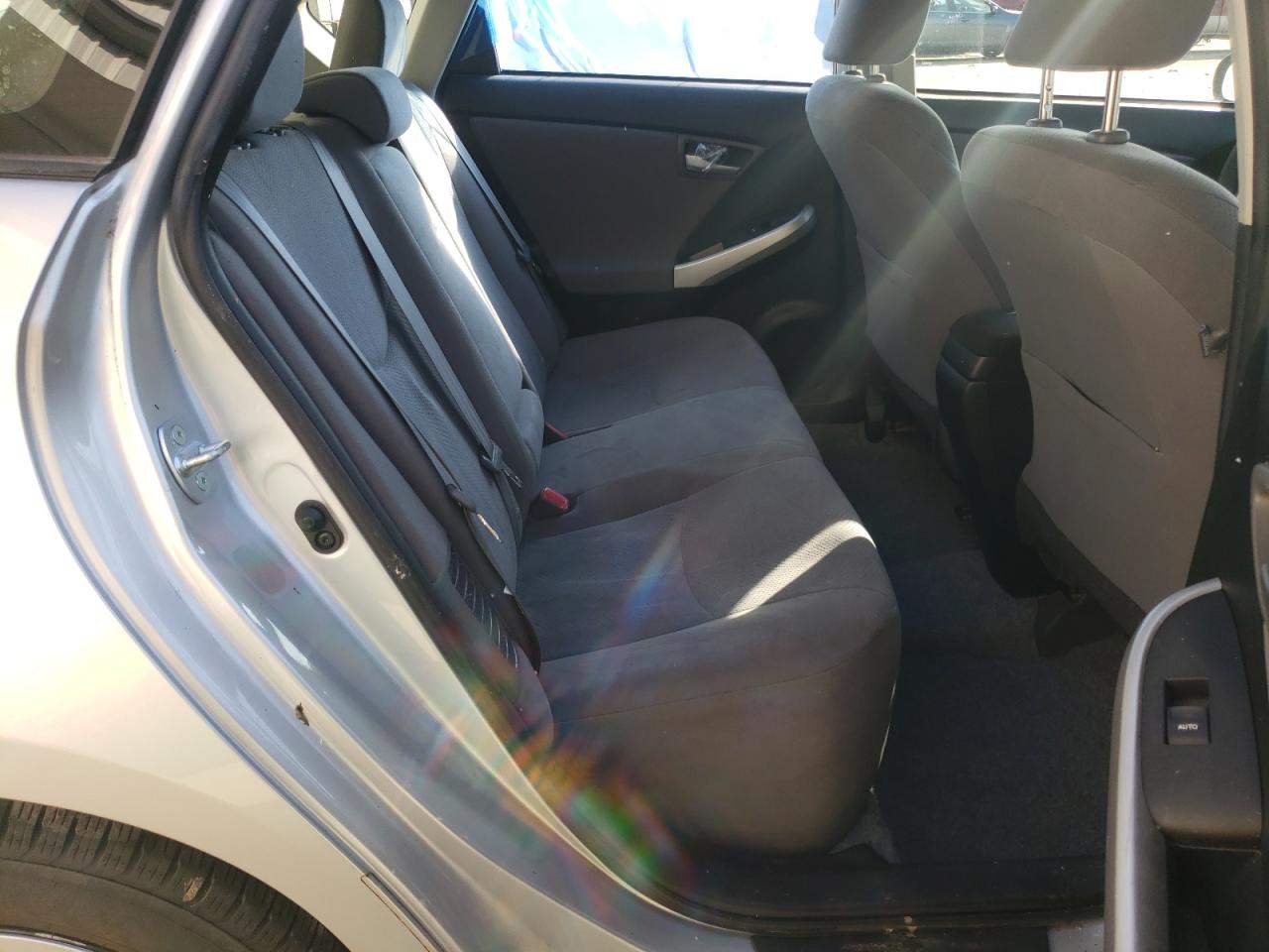 Photo 6 from auction – 2015 TOYOTA PRIUS with VIN JTDKN3DU6F0415549